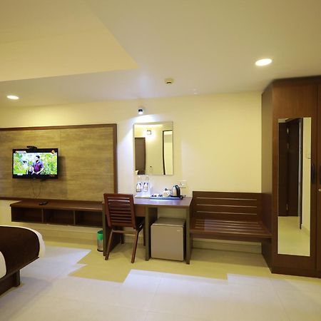 Arctic Hotel Kochi Exterior photo
