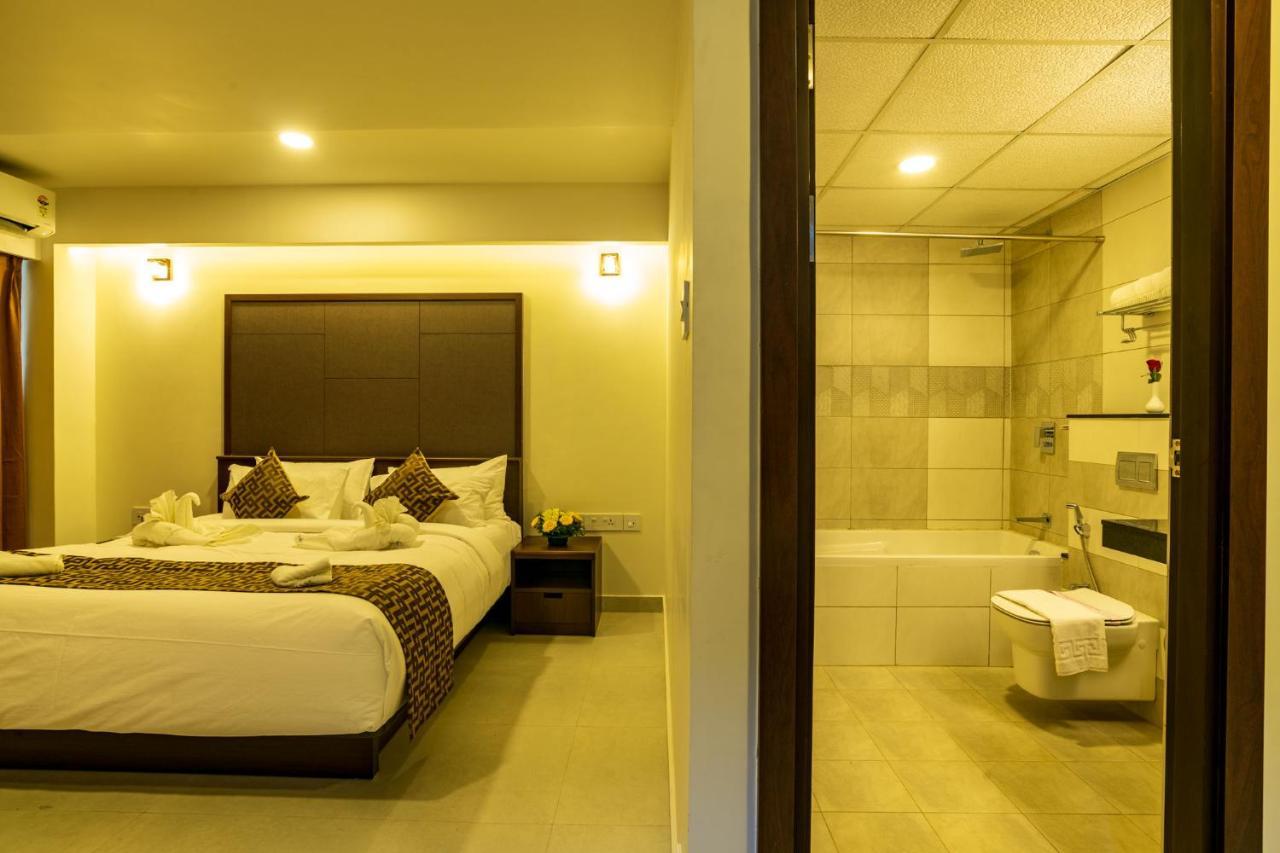 Arctic Hotel Kochi Exterior photo