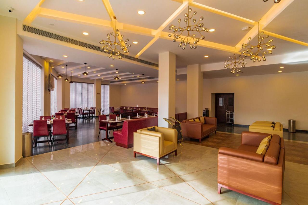 Arctic Hotel Kochi Exterior photo