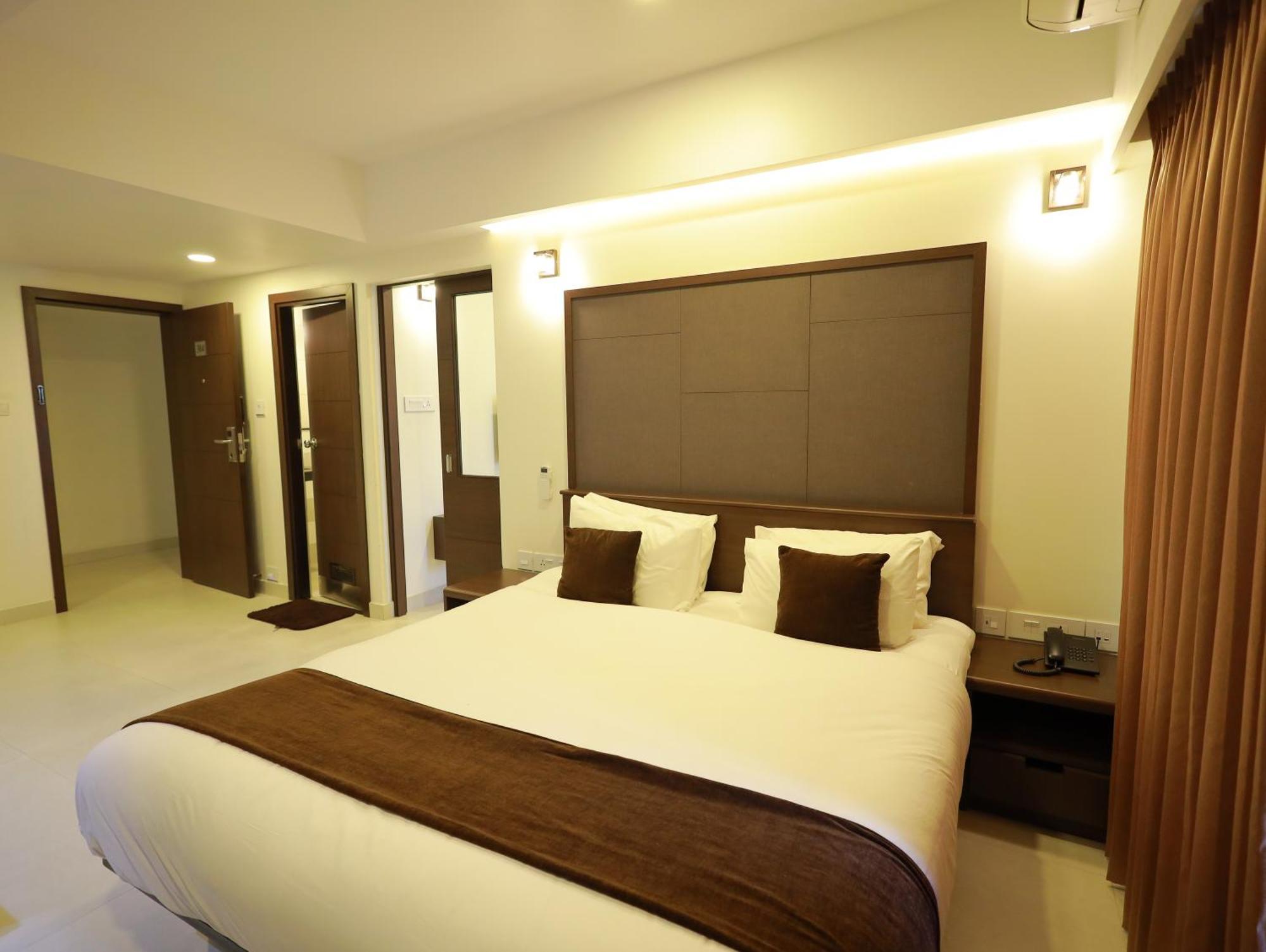 Arctic Hotel Kochi Exterior photo